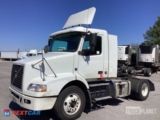 2014 Volvo Vnm 2014 Volvo VNM 4x2 S/A Day Cab Truck Tractor