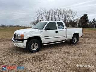 2005 GMC Sierra 2500 Hd 2005 GMC Sierra 2500HD 4x4 Extended Cab Pickup