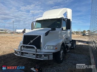 2016 Volvo Vnr 64 T 2016 Volvo VNR64T 6x4 T/A Sleeper Truck Tractor