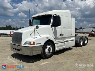 2000 Volvo Vnl 2000 Volvo VNL 6x4 T/A Sleeper Truck Tractor
