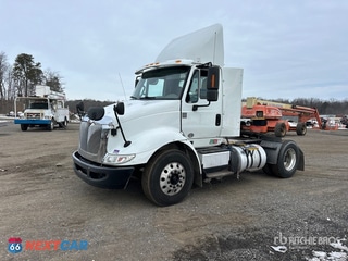 2017 International 8600 2017 International 8600 4x2 S/A Day Cab Truck Tractor