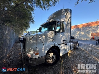2014 Volvo Vnm 2014 Volvo VNM 4x2 S/A Day Cab Truck Tractor
