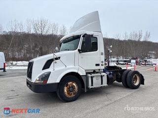 2016 Volvo Vnl 300 2016 Volvo VNL300 4x2 S/A Day Cab Truck Tractor