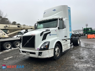 2017 Volvo Vnl 300 2017 Volvo VNL300 CNG 4x2 S/A Day Cab Truck Tractor (Inoperable)