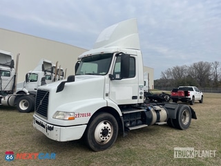 2017 Volvo Vnm 42 T 2017 Volvo VNM42T 4x2 S/A Day Cab Truck Tractor