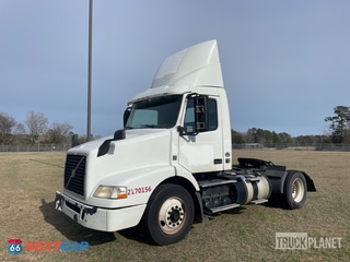 2017 Volvo Vnm 42 T 2017 Volvo VNM42T 4x2 S/A Day Cab Truck Tractor