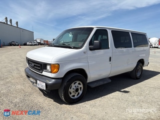 2005 Ford E-350 2005 Ford E-350 11 Passenger Van