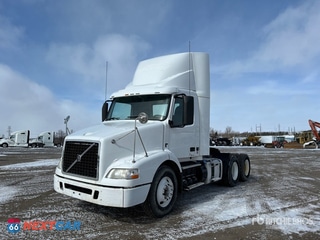2014 Volvo Vnm 2014 Volvo VNM 6x4 T/A Day Cab Truck Tractor