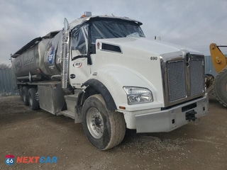 2020 KENWORTH CONSTRUCTION T880