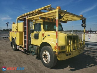 2001 INTERNATIONAL 4000 4700
