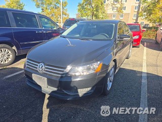 2013 Volkswagen Passat 2.5L SE w/Sunroof & Navigation