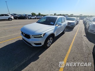 2022 Volvo XC40 T4 Momentum