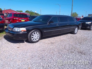 2005 Lincoln Town Car Executive w/Limousine Builders Pkg