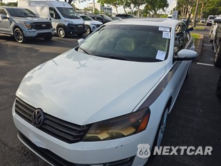 2015 Volkswagen Passat 1.8T SE w/Sunroof & Navigation