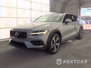 2025 Volvo V60 Cross Country B5 Plus