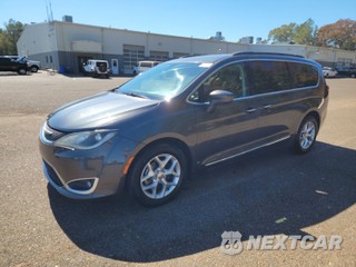 2017 Chrysler Pacifica Touring L 121.6" WB