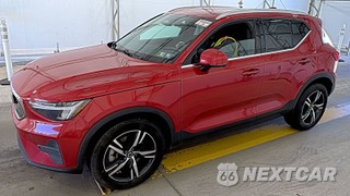 2024 Volvo XC40 B5 Core Dark Theme
