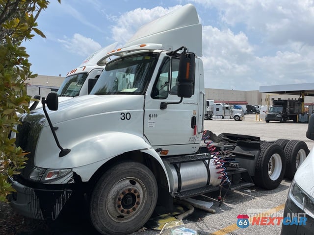 Główne zdjęcie: 2007 International 8600 2007 International 8600 6x4 T/A Day Cab Truck Tractor (Inoperable) VIN 1HSHXAHR17J482237