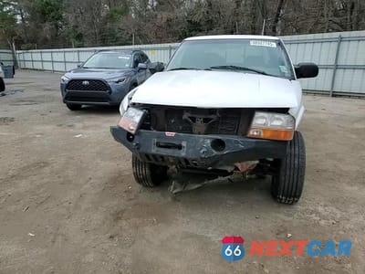 Zdjęcie 11 z 15 samochodu: 2002 GMC SONOMA VIN:1GTDT13W22K197422 - miniatura
