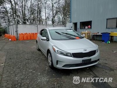 Zdjęcie 11 z 14 samochodu: 2018 KIA FORTE LX VIN:3KPFK4A73JE278293 - miniatura
