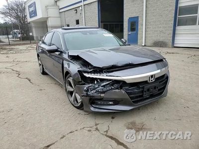 Zdjęcie 10 z 15 samochodu: 2018 HONDA ACCORD TOURING VIN:1HGCV1F97JA072806 - miniatura
