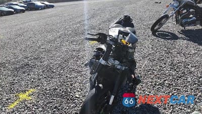 Zdjęcie 10 z 10 samochodu: 2013 YAMAHA YZFR1 VIN:JYARN23E9DA014616 - miniatura