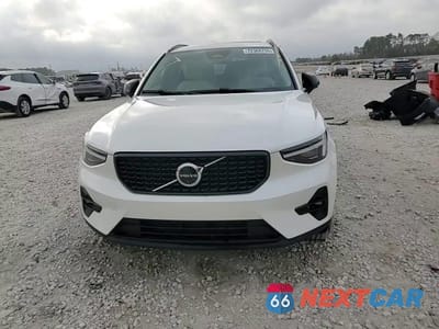 Zdjęcie 14 z 14 samochodu: 2025 VOLVO XC40 PLUS VIN:YV4L12UC5S2609227 - miniatura