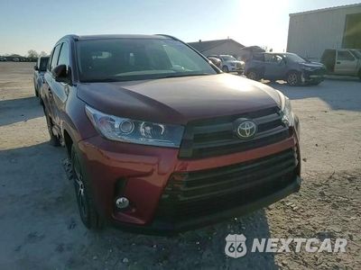Zdjęcie 14 z 16 samochodu: 2018 TOYOTA HIGHLANDER SE VIN:5TDKZRFH8JS531400 - miniatura