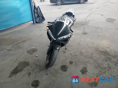 Zdjęcie 10 z 10 samochodu: 2007 YAMAHA YZFR1 VIN:JYARN20E37A003443 - miniatura