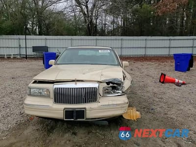 Zdjęcie 11 z 14 samochodu: 1997 LINCOLN TOWN CAR SIGNATURE VIN:1LNLM82W1VY604176 - miniatura