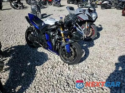 Zdjęcie 10 z 10 samochodu: 2014 YAMAHA YZFR1 VIN:JYARN23E5EA018017 - miniatura