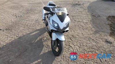 Zdjęcie 10 z 10 samochodu: 2001 HONDA CBR600 F4 VIN:JH2PC35011M202640 - miniatura