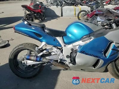 Zdjęcie 9 z 9 samochodu: 2002 SUZUKI GSX1300 R VIN:JS1GW71A022103630 - miniatura