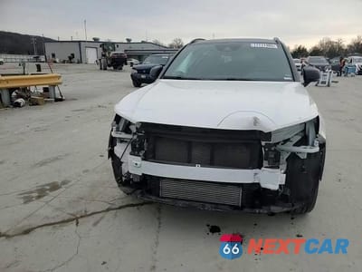 Zdjęcie 14 z 14 samochodu: 2022 VOLVO XC40 T5 R-DESIGN VIN:YV4162UMXN2791495 - miniatura