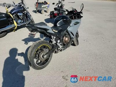 Zdjęcie 9 z 9 samochodu: 2023 HONDA CBR500 RA VIN:MLHPC625XP5400210 - miniatura