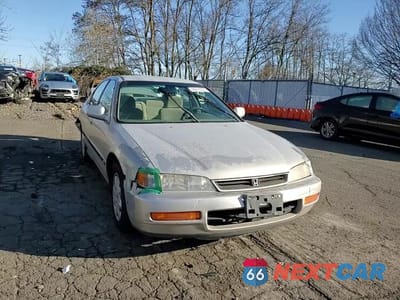 Zdjęcie 10 z 14 samochodu: 1996 HONDA ACCORD LX VIN:1HGCD5631TA270435 - miniatura