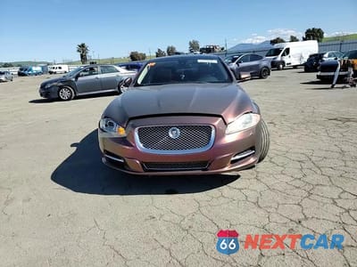 Zdjęcie 10 z 13 samochodu: 2011 JAGUAR XJ VIN:SAJWA1CBXBLV09848 - miniatura