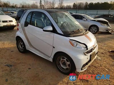 Zdjęcie 12 z 15 samochodu: 2015 SMART FORTWO PURE VIN:WMEEJ3BA7FK808208 - miniatura