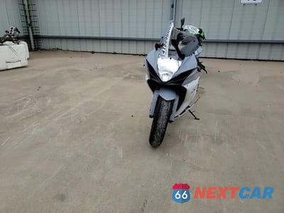 Zdjęcie 11 z 11 samochodu: 2022 SUZUKI GSX-R600 VIN:JS1GN7FA0N7100939 - miniatura