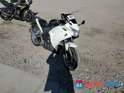Zdjęcie 10 z 10 samochodu: 2011 HONDA CBR250 R VIN:MLHMC4118B5002492 - miniatura