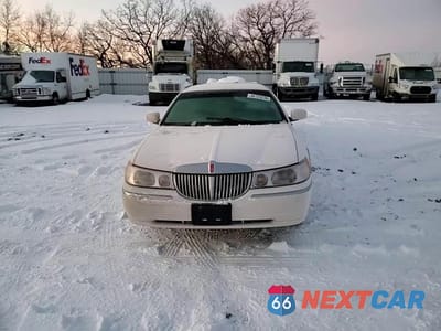 Zdjęcie 13 z 13 samochodu: 1998 LINCOLN TOWN CAR LIMOUSINE VIN:1L1LM81W1WY603839 - miniatura