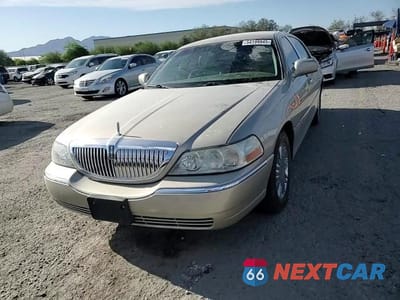 Zdjęcie 13 z 14 samochodu: 2010 LINCOLN TOWN CAR SIGNATURE LIMITED VIN:2LNBL8CV2AX752075 - miniatura