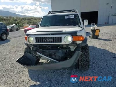 Zdjęcie 13 z 14 samochodu: 2010 TOYOTA FJ CRUISER VIN:JTEBU4BF2AK071353 - miniatura