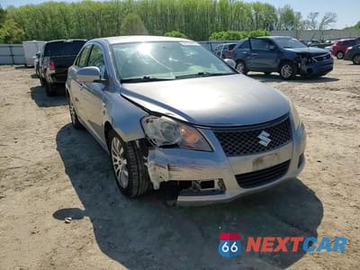 Zdjęcie 10 z 14 samochodu: 2013 SUZUKI KIZASHI SE VIN:JS2RF9A36D6100342 - miniatura