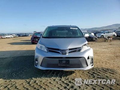 Zdjęcie 12 z 17 samochodu: 2019 TOYOTA SIENNA XLE VIN:5TDYZ3DCXKS971442 - miniatura