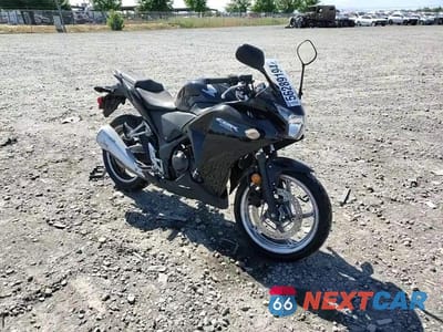 Zdjęcie 10 z 10 samochodu: 2012 HONDA CBR250 R VIN:MLHMC4102C5201045 - miniatura