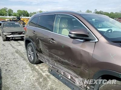 Zdjęcie 14 z 15 samochodu: 2019 TOYOTA HIGHLANDER SE VIN:5TDKZRFH1KS291981 - miniatura