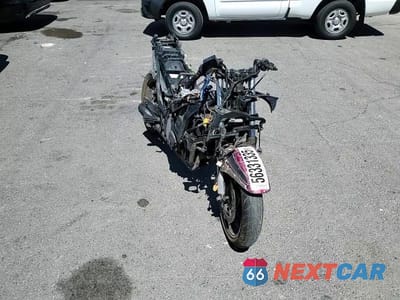Zdjęcie 9 z 9 samochodu: 1998 SUZUKI GSX750 F VIN:JS1GR7GA0W2100683 - miniatura