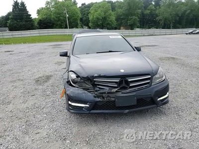 Zdjęcie 13 z 14 samochodu: 2014 MERCEDES-BENZ C 300 4MATIC VIN:WDDGF8AB8EA963828 - miniatura