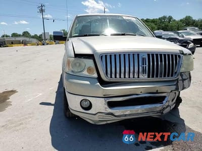 Zdjęcie 13 z 14 samochodu: 2006 LINCOLN MARK LT VIN:5LTPW16576FJ25506 - miniatura